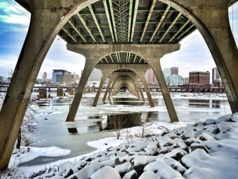 richmond-guided-hike-in-james-river-park