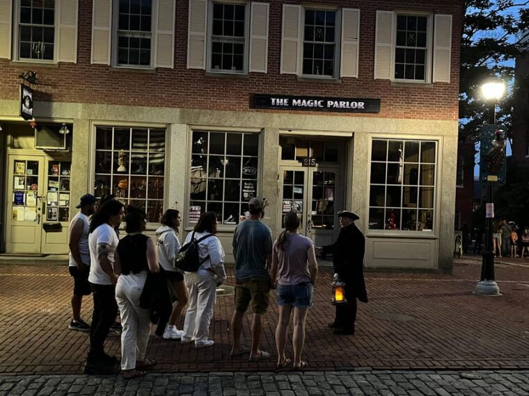 salem-vampires-and-ghosts-walking-tour-with-haunted-objects