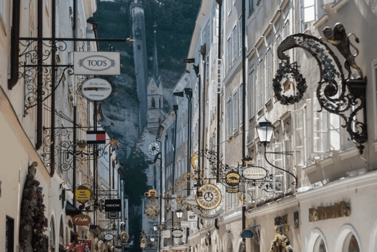 salzburg-christmas-market-and-city-highlights-evening-tour