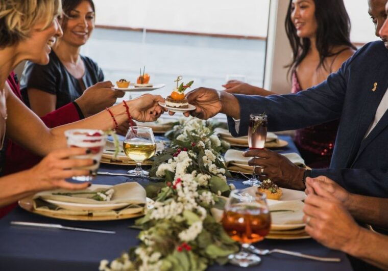 san-diego-christmas-day-buffet-brunch-or-dinner-cruise