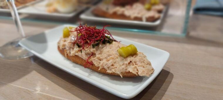 san-sebastian-pintxos-tour-delicious-food-drink-ambience