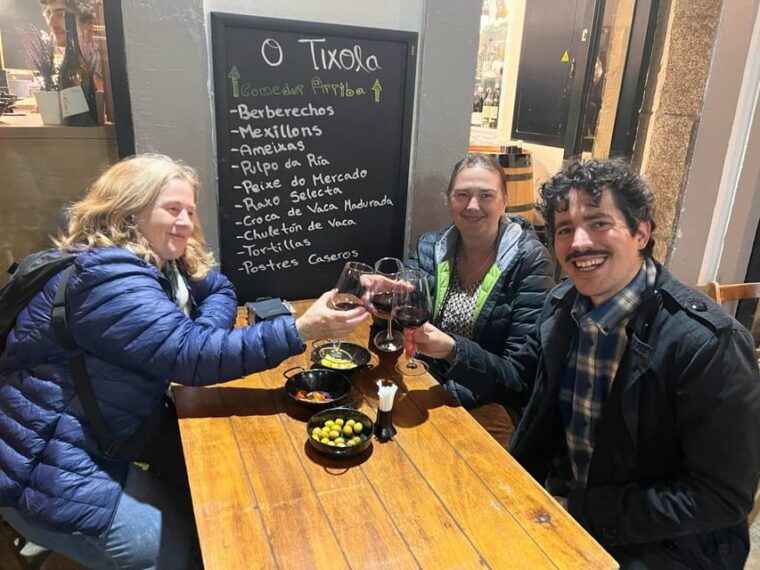 santiago-guided-foodie-tour-with-drinks-tapas-live-music