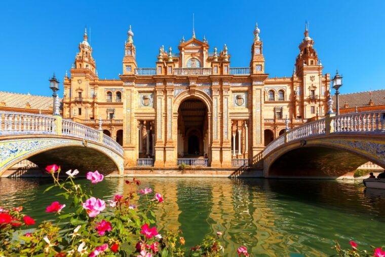 seville-authentic-and-romantic-horse-drawn-carriage-ride