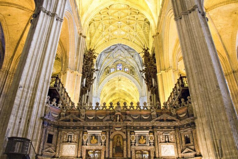 seville-cathedral-and-giralda-tower-guided-tour-and-tickets-2