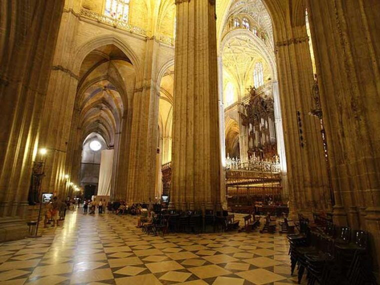 seville-cathedral-guided-tour-w-vr-city-tour-roof-lunch