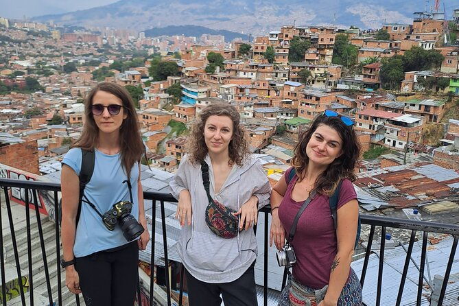 shared-tour-commune-13-and-metro-cable-la-aurora-of-medellin