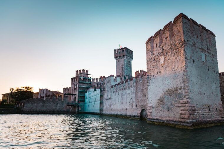 sirmione-sunset-boat-cruise-with-local-wine