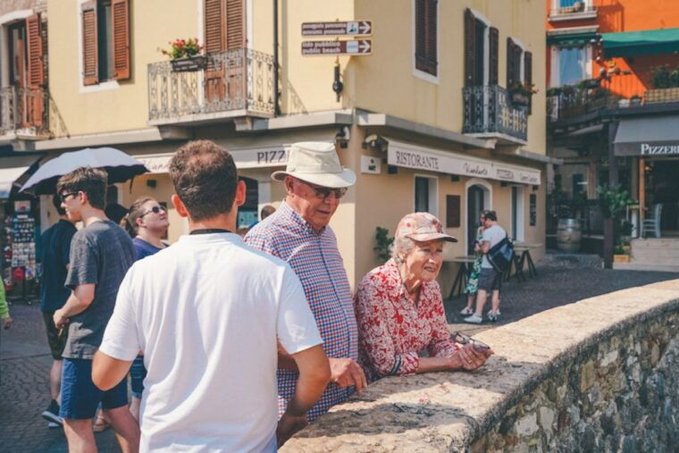 sirmione-village-highlights-walking-lake-garda-boat-tour