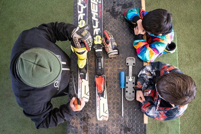ski-experience-in-colorado-with-round-transportation-and-guide
