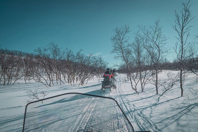 snowmobile-and-icefishing-adventure