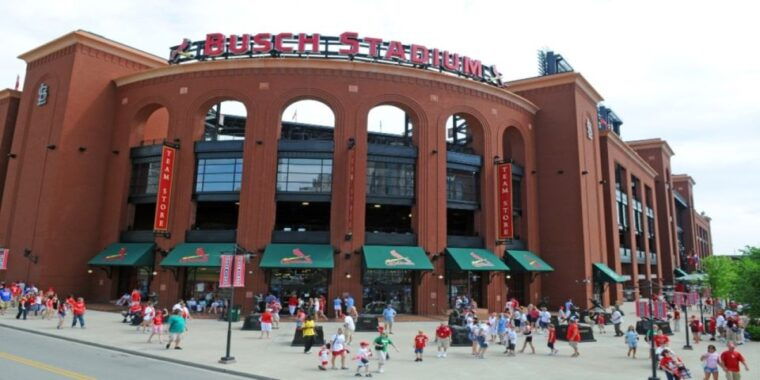 st-louis-guided-small-group-city-tour-with-river-cruise