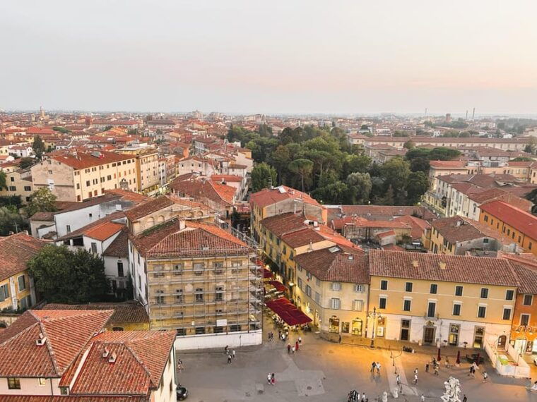 timed-entrance-to-leaning-tower-pisa-cathedral-with-audio
