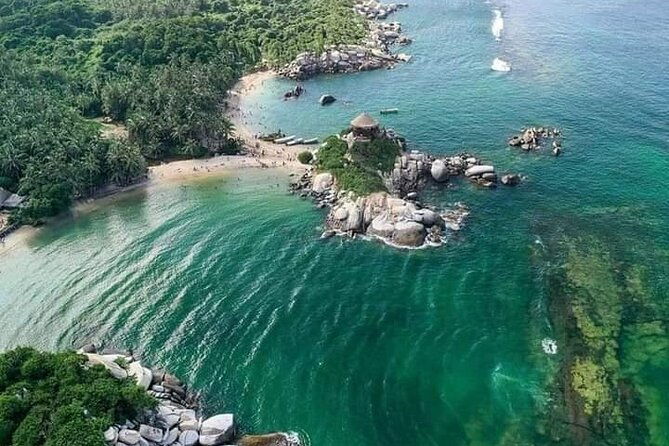 tour-two-beaches-cinto-and-crystal-in-tayrona-park