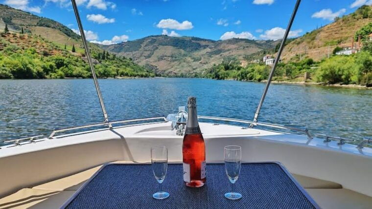 tua-ansiaes-boat-trip-tua-pinhao-lunch-calca-curta