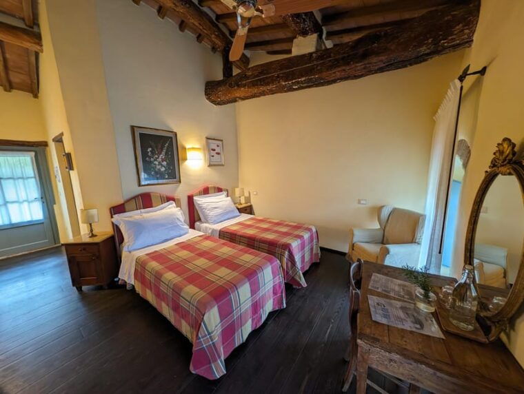 tuscany-podere-spedalone-farmhouse-stay-with-breakfast