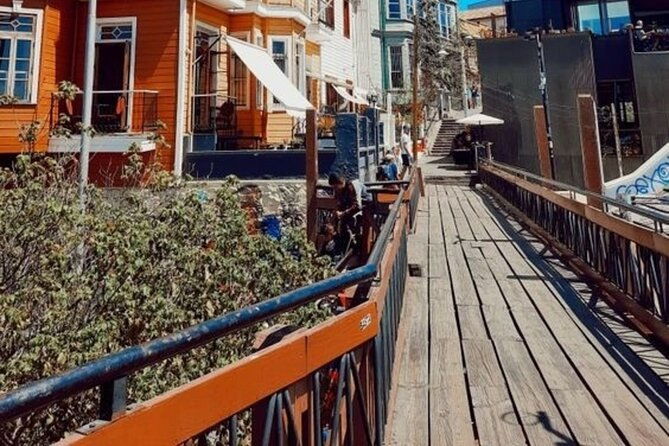 valparaiso-highlights-walking-tour-with-a-guide