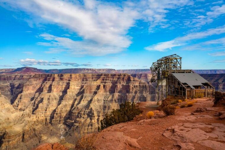 vegas-grand-canyon-airplane-helicopter-and-boat-tour