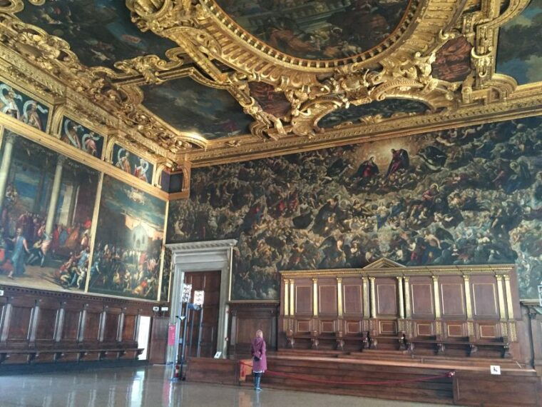 venice-doges-palace-and-basilica-tour-with-gondola-ride