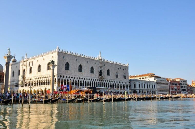 venice-doges-palace-with-st-marks-basilica-gondolas