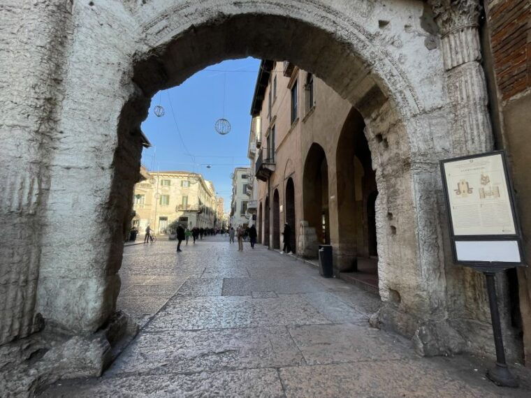 verona-small-group-guided-walking-tour-with-arena-tickets