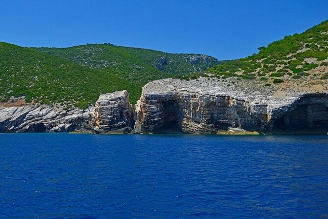 vis-pakleni-islands-full-day-private-boat-tour