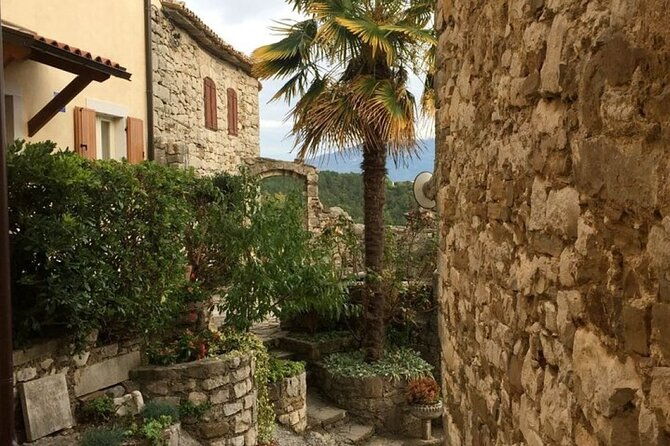 visit-hum-the-smallest-town-in-the-world-private-tour