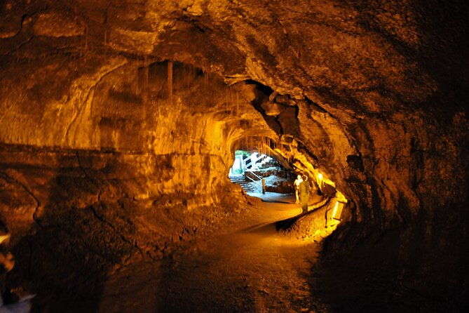volcanoesstargazing-exclusive-private-van-charter