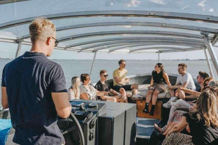 volendam-guided-cruise-on-gouwzee-lake-1-free-drink