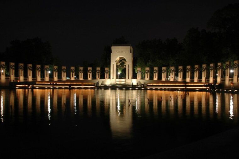 washington-dc-night-under-the-stars-bus-walking-tour