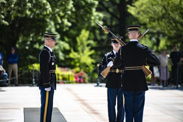 washington-dc-private-tour-with-luxury-vehicle