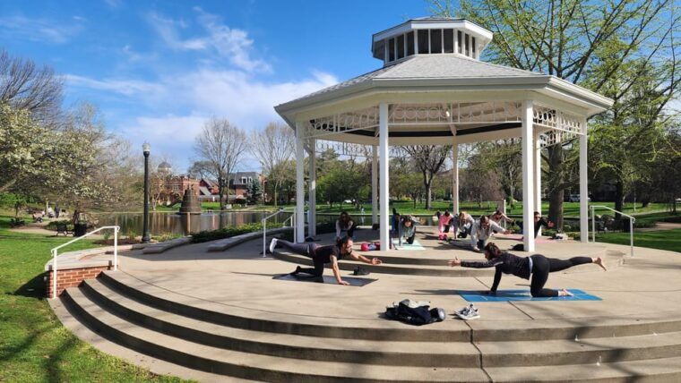 yoga-coffee-tour-on-the-trolley-pub