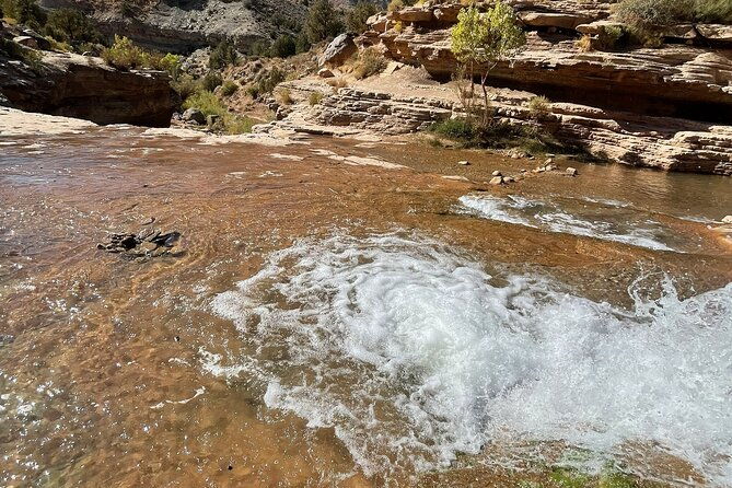 zion-hummer-tour-to-zion-waterfall-with-swimming