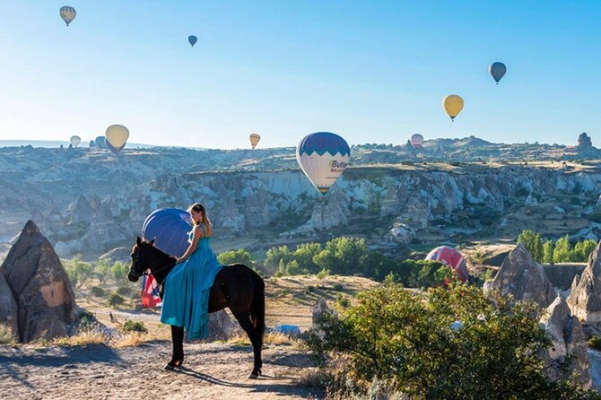2-hours-horse-riding-with-balloons-at-sunrise-in-cappadocia