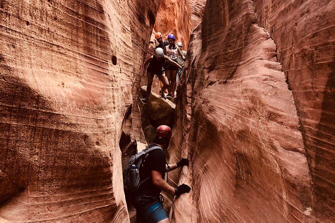 adventurous-canyoneering-slot-canyon-small-group