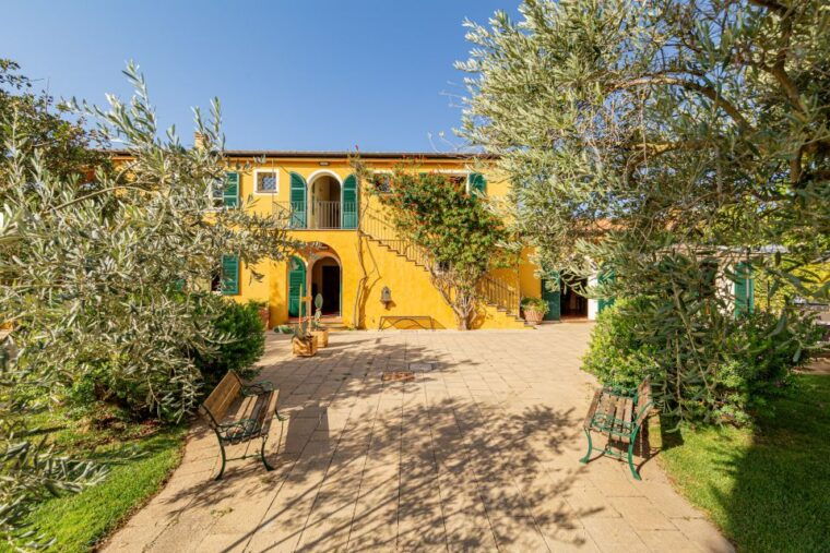 alghero-wine-and-olive-oil-tasting-at-a-local-farm
