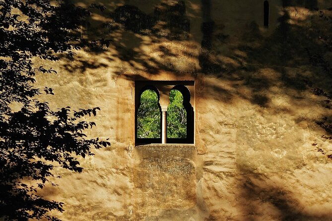 alhambra-and-nasrid-private-walking-tour-with-food-tasting