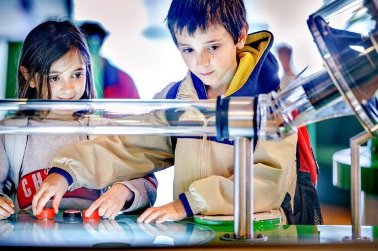 amsterdam-1-hour-canal-cruise-nemo-science-museum