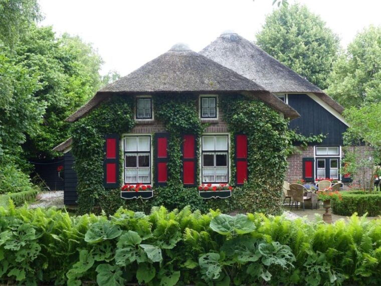 amsterdam-zaanse-schans-and-giethoorn-guided-combo-tour