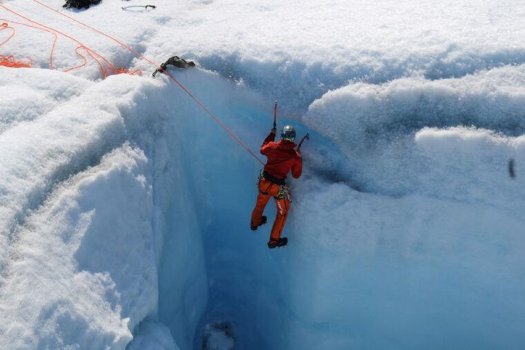anchorage-knik-glacier-helicopter-and-ice-climbing-tour