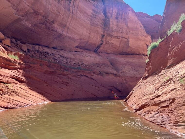 antelope-canyon-lake-powell-guided-kayaking-hike-tour