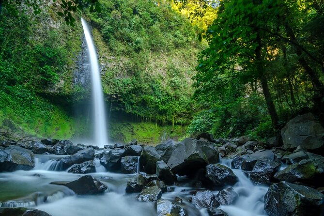 arenal-tickets-volcano-waterfall-hanging-bridges-selfguide