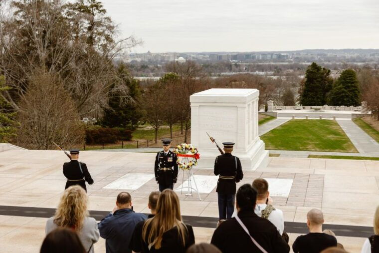arlington-cemetery-changing-of-guard-2-5-hour-walking-tour
