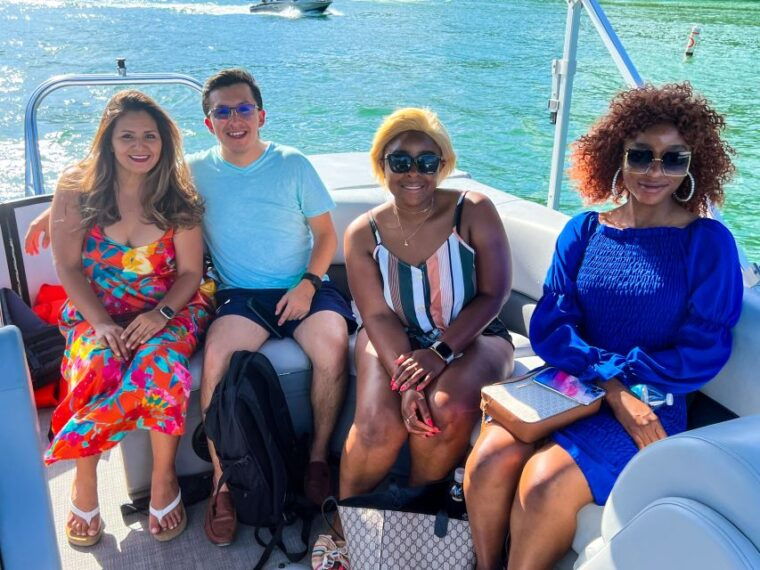 austin-lake-austin-guided-boat-tour-with-full-sun-shading