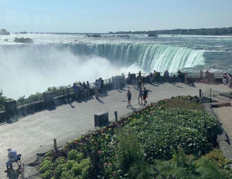 best-niagara-falls-guided-tour-behind-the-falls-boat-ride