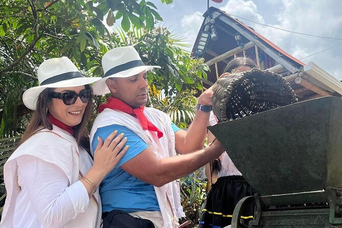 bilingual-coffee-tour-30-minutes-from-medellin-all-inclusive