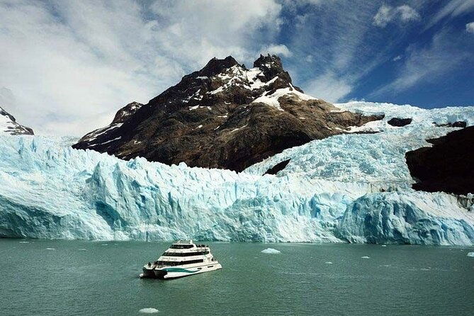 boat-tour-at-premium-lounge-vip-glaciares-gourmet-pick-up