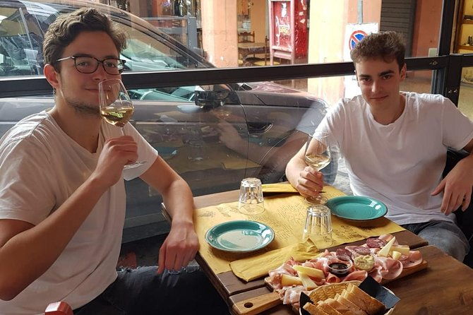 bologna-wine-tasting-in-one-of-the-oldest-inns
