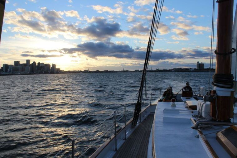 boston-harbor-champagne-sunset-sail-from-rowes-wharf