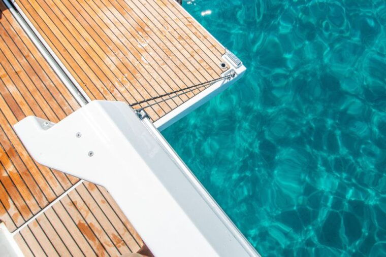 cagliari-luxury-motorboat-tour-with-3-swim-stops-wine
