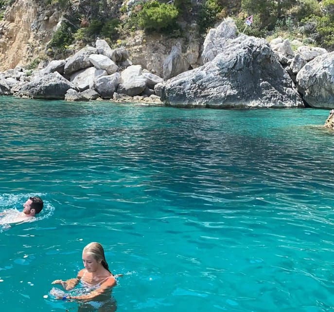 capri-boat-tour-with-swimming-limoncello-and-snack